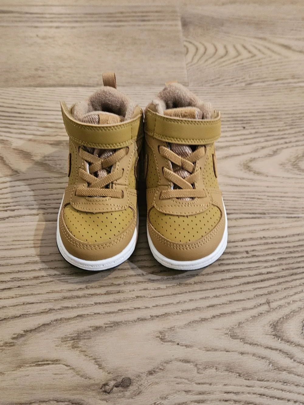 Nike Kids Casual High-Top Sneakers in Mustard